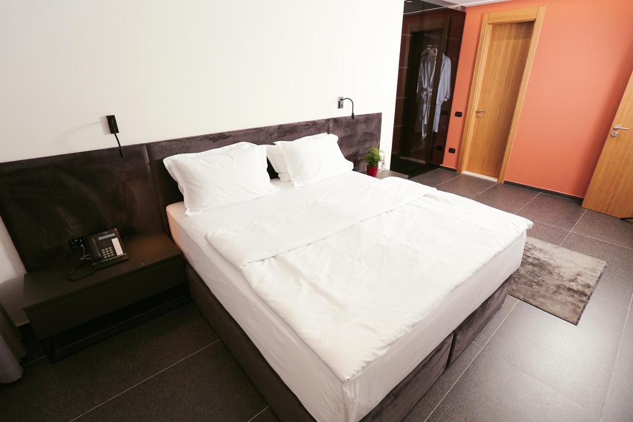 Hotel 12 Gjakova المظهر الخارجي الصورة